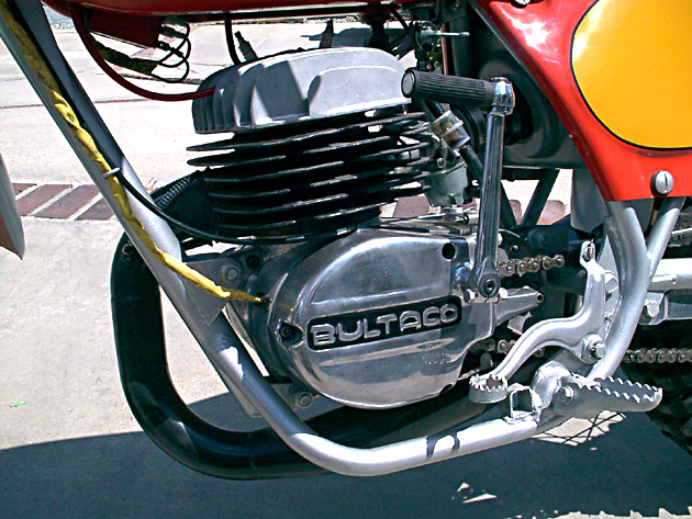 Bultaco Pursang M121